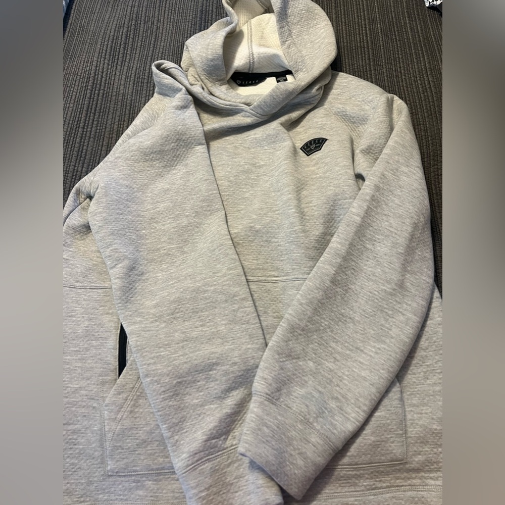 Veece Men’s sweatshirt - not lightweight - new